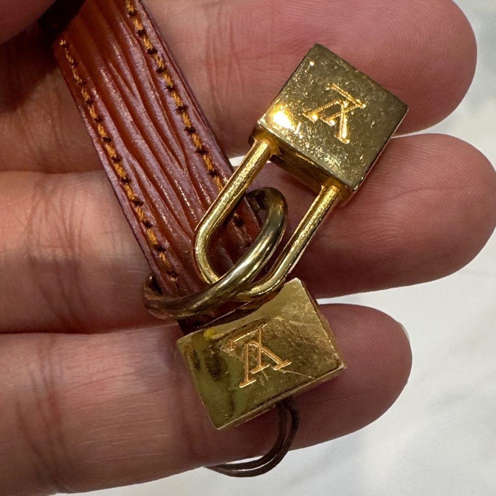 Louis Vuitton Brown Leather Key Holder with Gold Lock - Picture 5 of 8